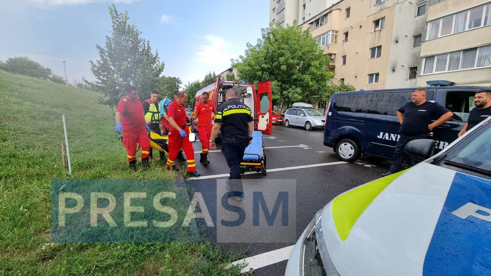 FOTO. O persoană s-a aruncat în râul Someș, în Satu Mare. Un tânăr s-a aruncat după ea și a salvat-o