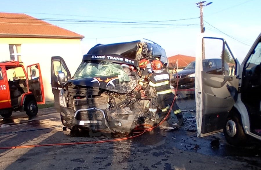 FOTO. Polițiștii explică cum s-a petrecut accidentul cu multiple victime din Dorolț