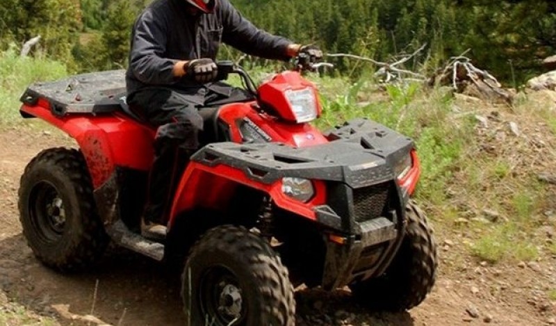 La peste 60 de ani, sătmăreanca s-a dus la plimbare cu ATV. După întâlnirea cu polițiștii s-a ales cu dosar penal