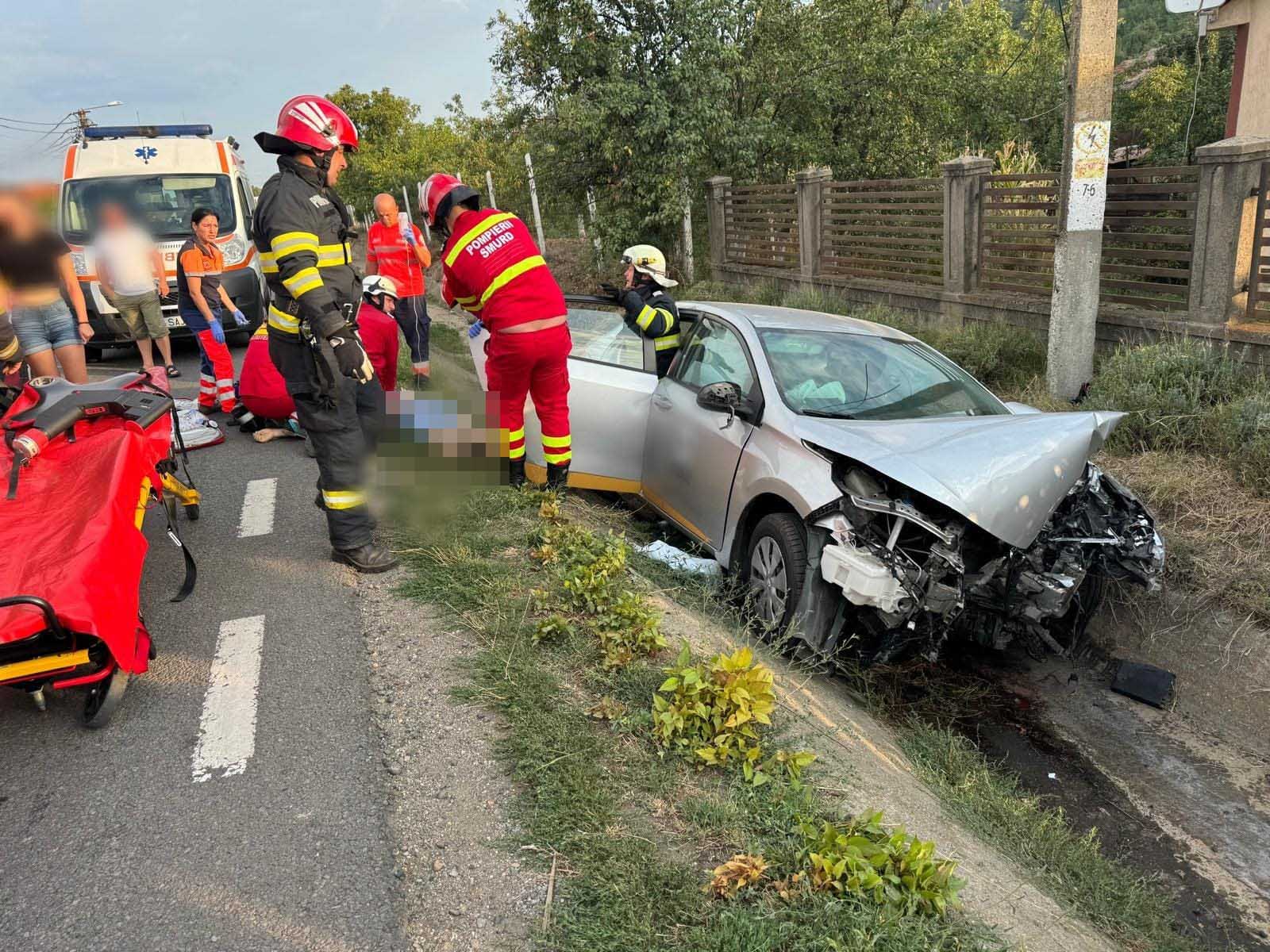 FOTO. Sătmăreanul (24 ani) ar fi provocat astăzi un accident mortal. Un pasager a murit