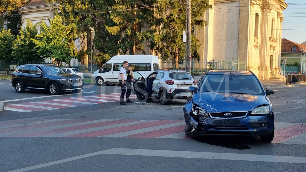 FOTO. Polițiștii sătmăreni explică cum s-a petrecut accidentul din Satu Mare. Bărbat (58 ani), la spital