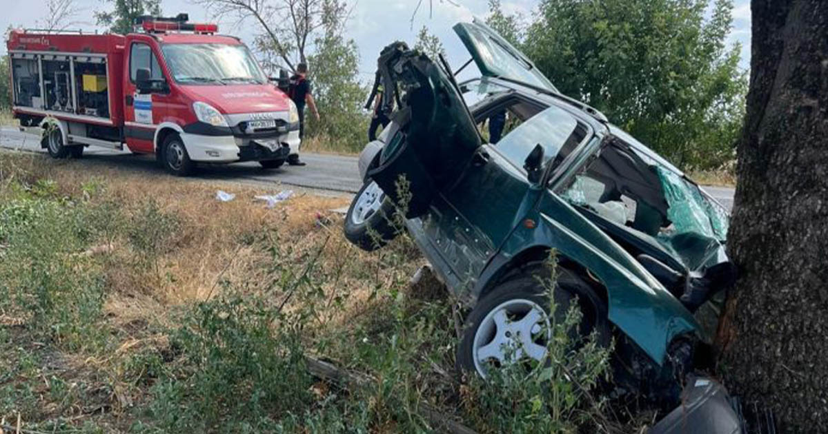 FOTO. Accident cumplit în țară. Un tânăr și-a pierdut viața. Un copil și un bebeluș, printre răniți