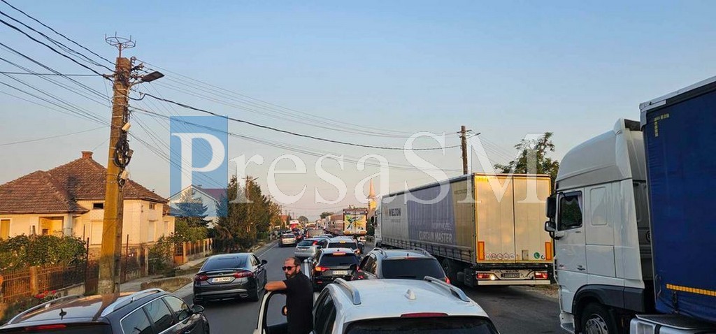 FOTO/VIDEO. "Cod roșu" la Petea și Urziceni. Cozi URIAȘE în județul Satu Mare. Nervii șoferilor, întinși la maxim