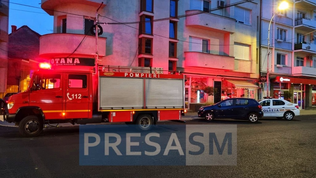 FOTO. Motivul pentru care un bărbat a fost crezut decedat în centrul Sătmarului. Poliția și Pompierii au intervenit
