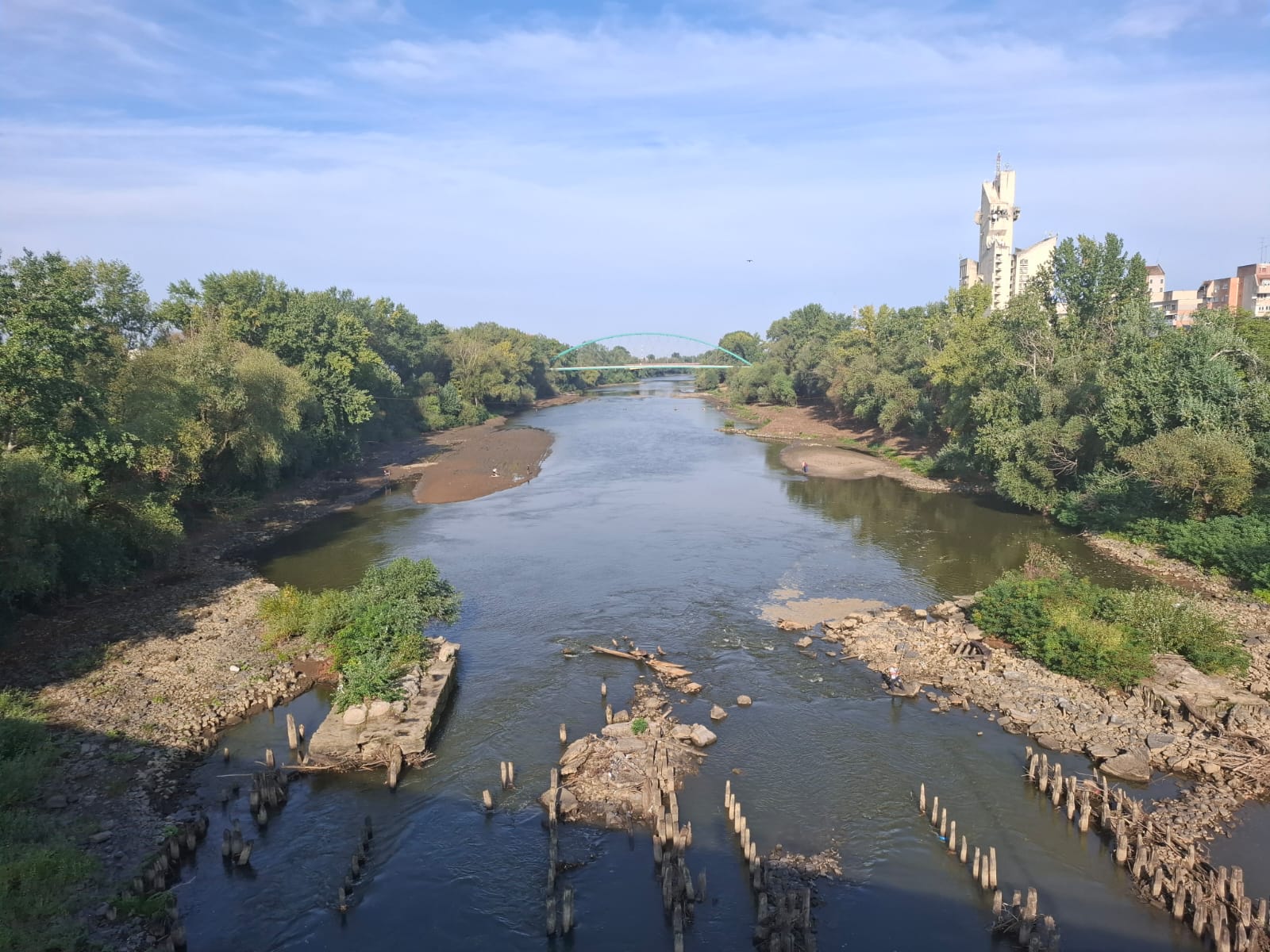 FOTO. Specialiștii trag un semnal de alarmă. Un nou minim istoric astăzi, pe Someș, în municipiul Satu Mare