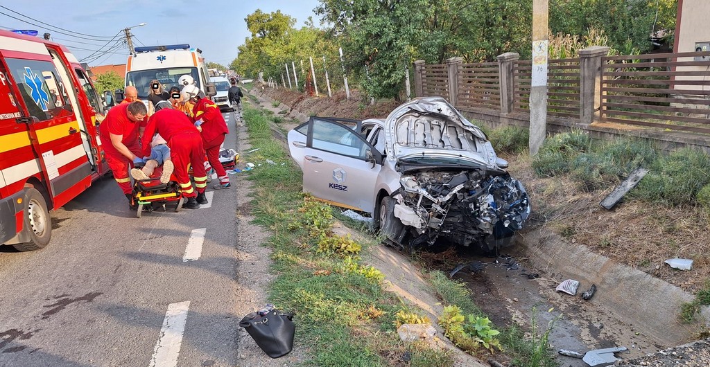 FOTO. Accident pe DN1C Baia Mare - Satu Mare. Patru persoane rănite. Una resuscitată