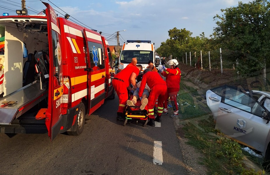 Patru tineri la Urgență. Au intrat cu mașina într-un cap de pod. Tânărul șofer, pozitiv la etilotest. Ce spun polițiștii