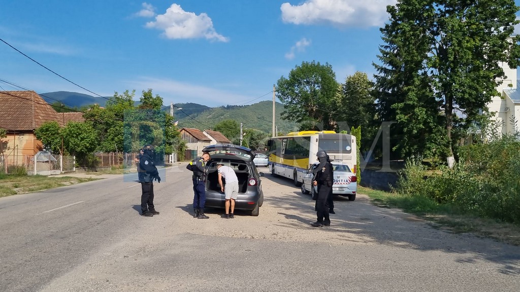 FOTO/VIDEO. Filtre în județul Satu Mare. Polițiștii și jandarmii, în alertă. Sunt căutați ucrainenii care au atacat o patrulă în țara vecină