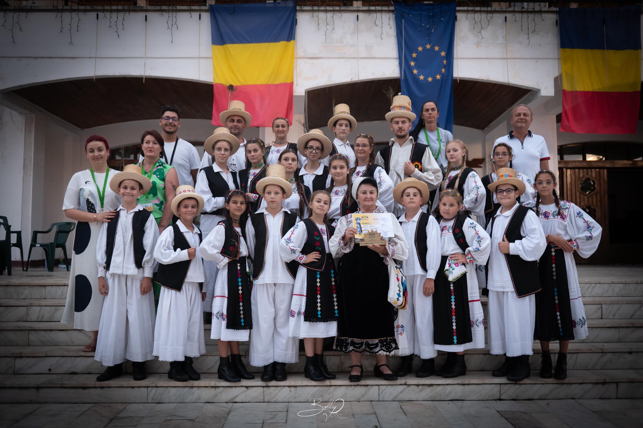 FELICITĂRI! PREMIUL I pentru ansamblul din Ardud la cel mai important festivalul național de folclor