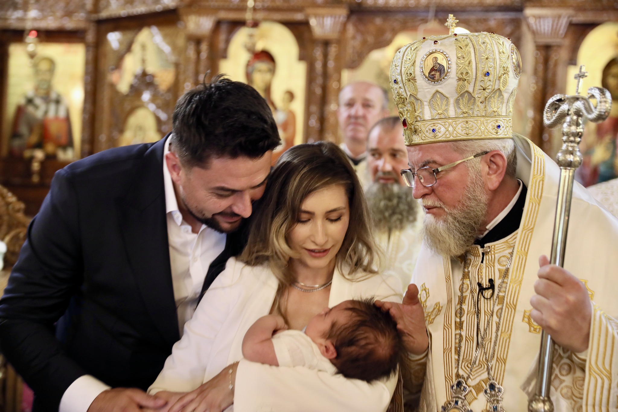 FOTO. Bucurie mare în familia Petric. Botez oficial de către Episcopul Maramureșului și Sătmarului