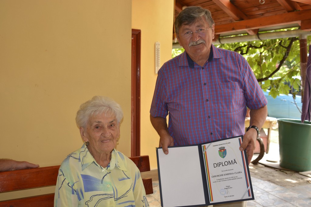 FOTO. Doamna Klara, sătmăreanca care a împlinit azi 100 de ani de viață. O poveste de film!