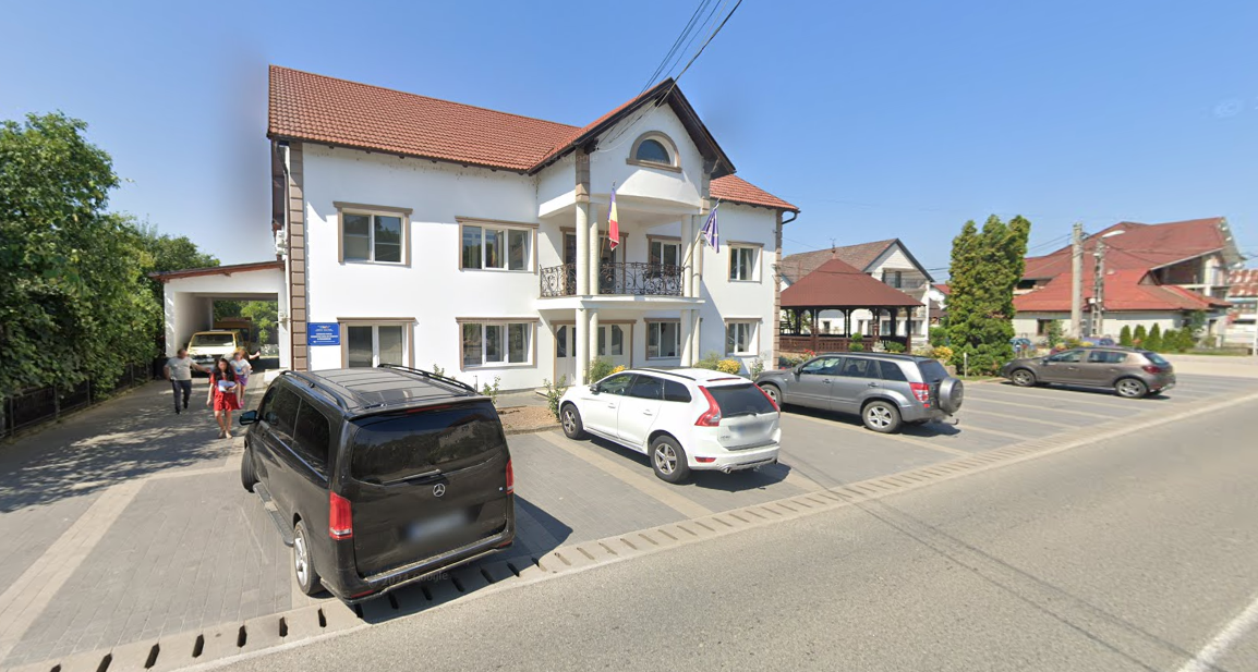 Dezastru într-o comună din județ! Curentul și apa au fost tăiate, oamenii nu și-au primit salariile de 3 luni