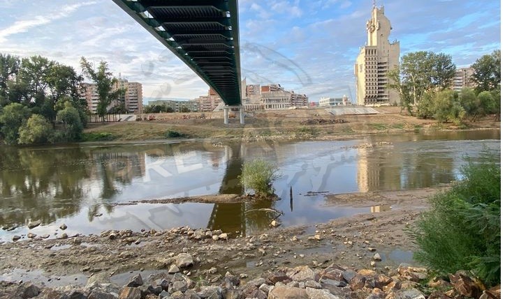 FOTO. Someșul seacă! Record negativ, un nou minim istoric în municipiul Satu Mare