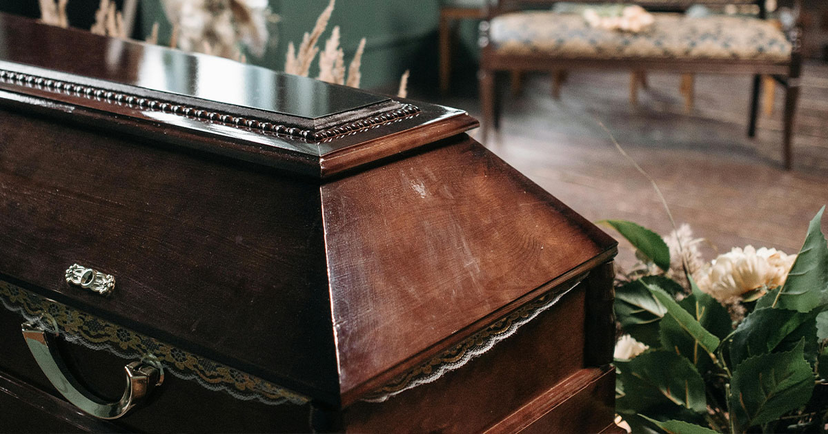 Noroc cu Poliția! Sătmărean abandonat mort de 3 zile în casă de firma de pompe funebre