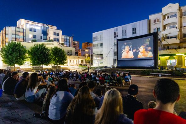 FOTO. Sătmărenii, bucuroși de TIFF. PROGRAM - ce filme se văd astăzi în centrul Sătmarului