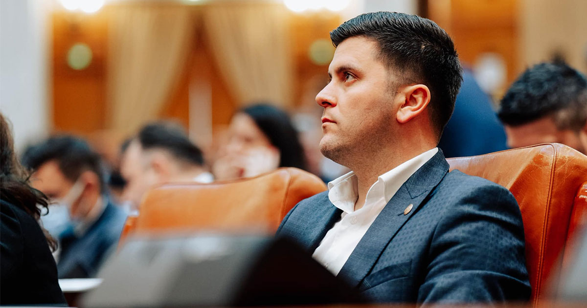Adrian Cozma: "Am votat pentru acordarea primei de carieră didactică". Tichete sociale pentru preșcolari și elevi dezavantajați