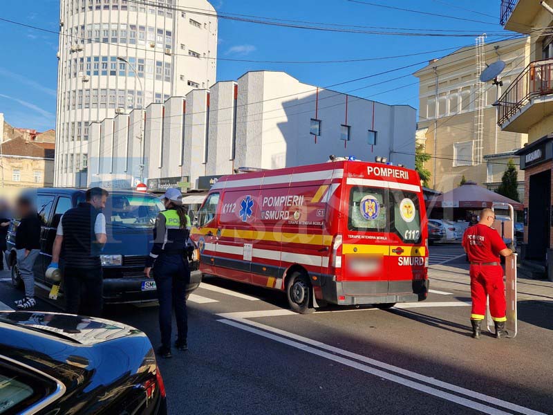 FOTO/VIDEO. Ce spun polițiștii, cum s-a produs accidentul din Centrul Vechi al Sătmarului. Sătmăreancă rănită