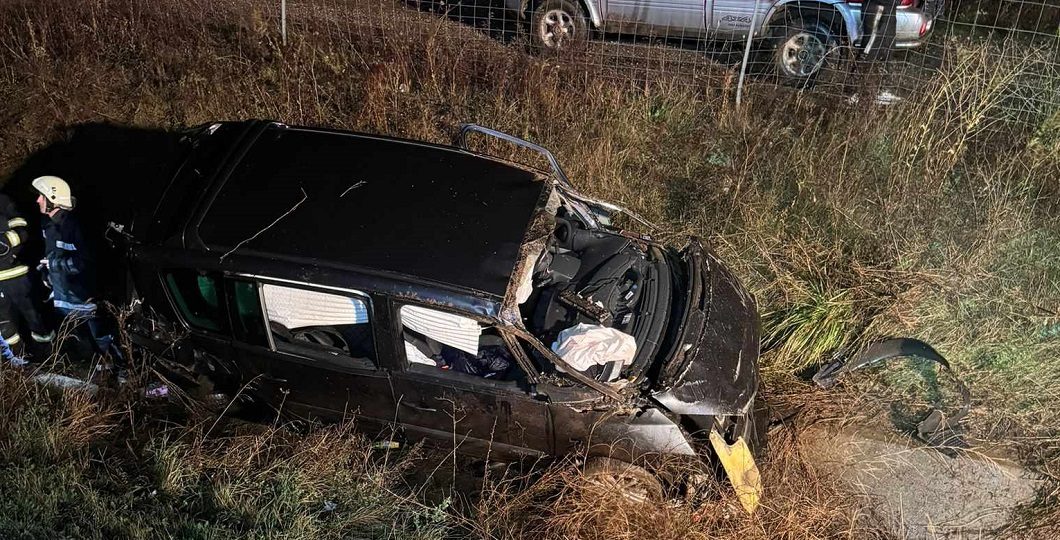 FOTO. Accident cumplit în vestul țării. Doi tineri, un bărbat și o femeie, au decedat