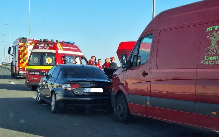 FOTO. Accident pe centura municipiului Satu Mare. O șoferiță a tras o sperietură și a sunat la 112