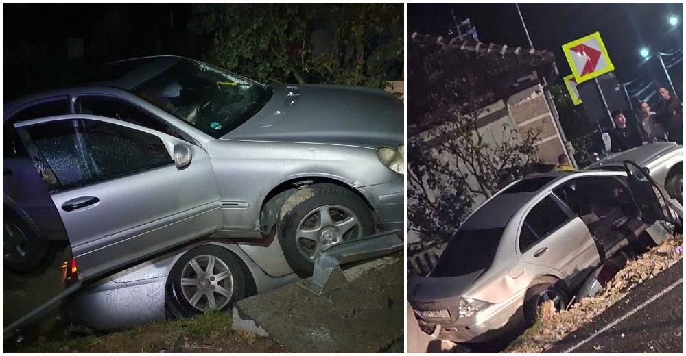 FOTO. Accident bizar! Două mașini au ajuns în șanț... una peste alta