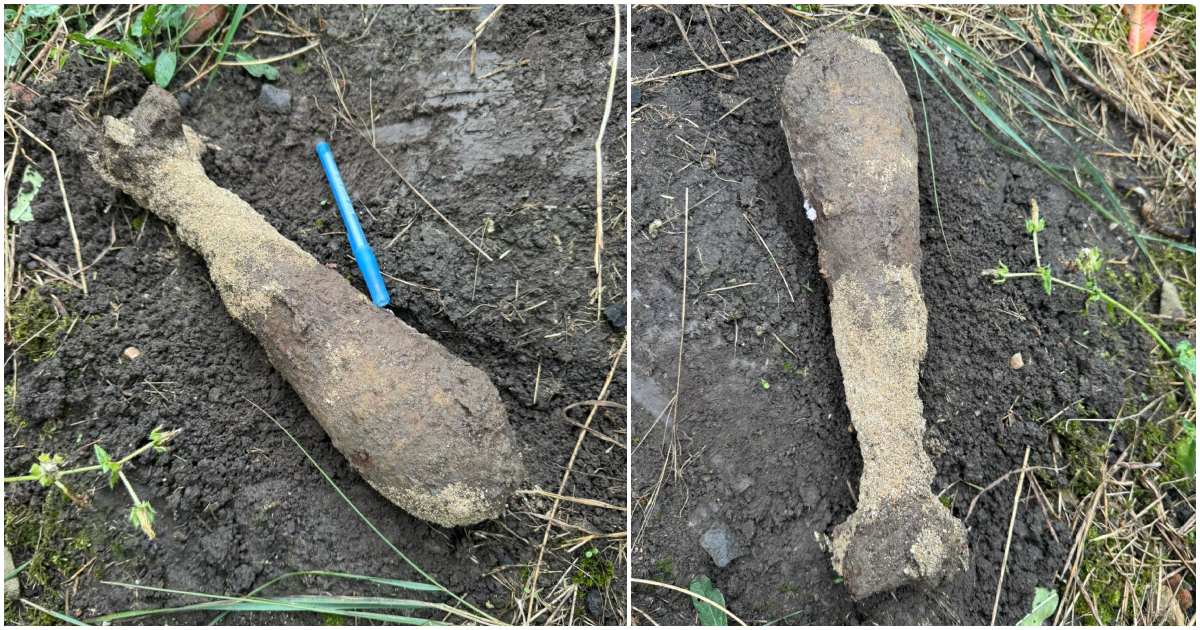 FOTO. Sătmăreanul lucra pe excavator când a dat de o bombă. A chemat urgent pompierii