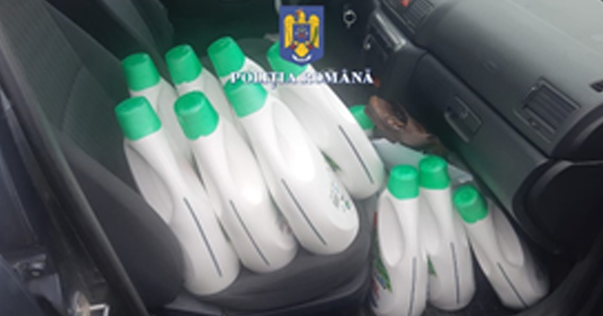 FOTO. Se falsifică orice la noi. În județul vecin s-au confiscat sute de litri de detergent de marcă contrafăcut