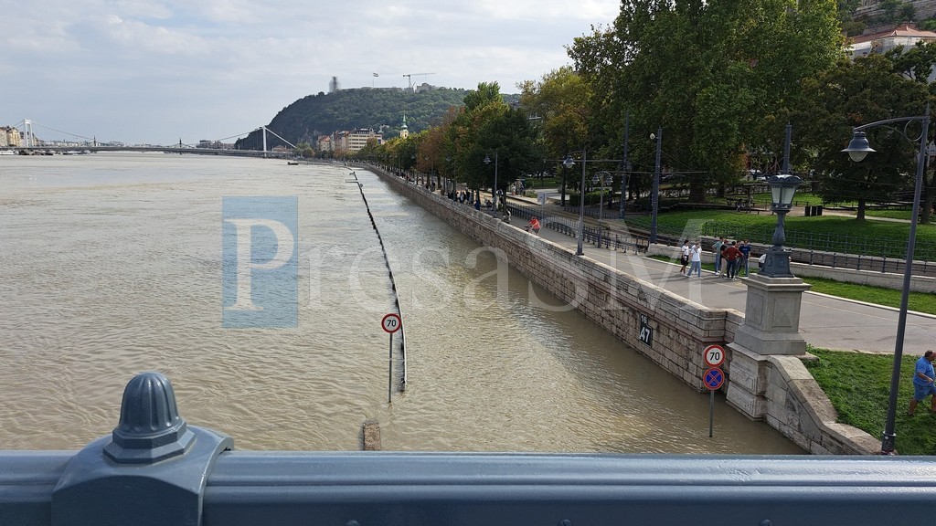 FOTO/VIDEO. Dunărea a inundat Budapesta. Falezele, acoperite de apă. Autoritățile din Ungaria, în alertă
