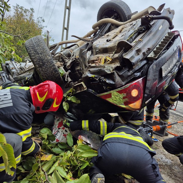 O șoferiță a provocat un accident cu victimă, astăzi, în județul Satu Mare. A uitat de ”STOP”