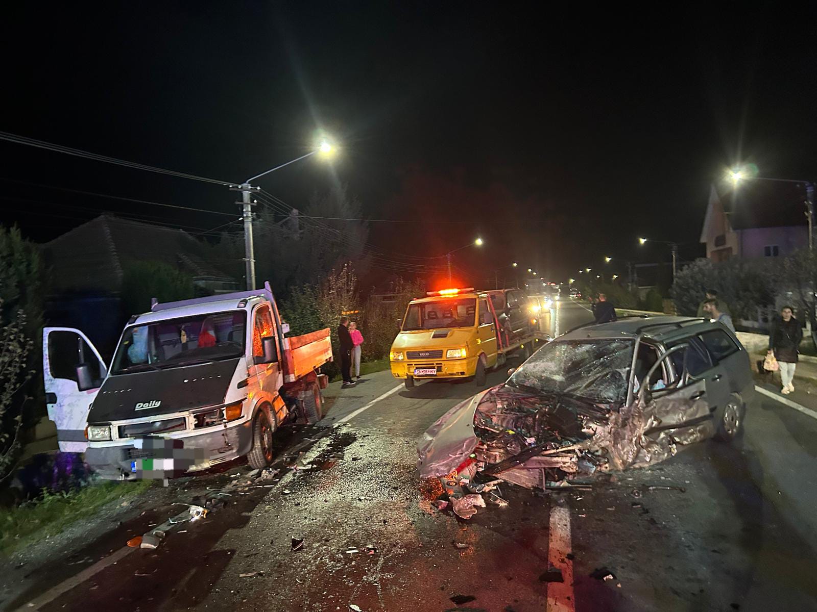 FOTO/VIDEO. Accident în lanț în Botiz! Patru victime, o persoană încarcerată