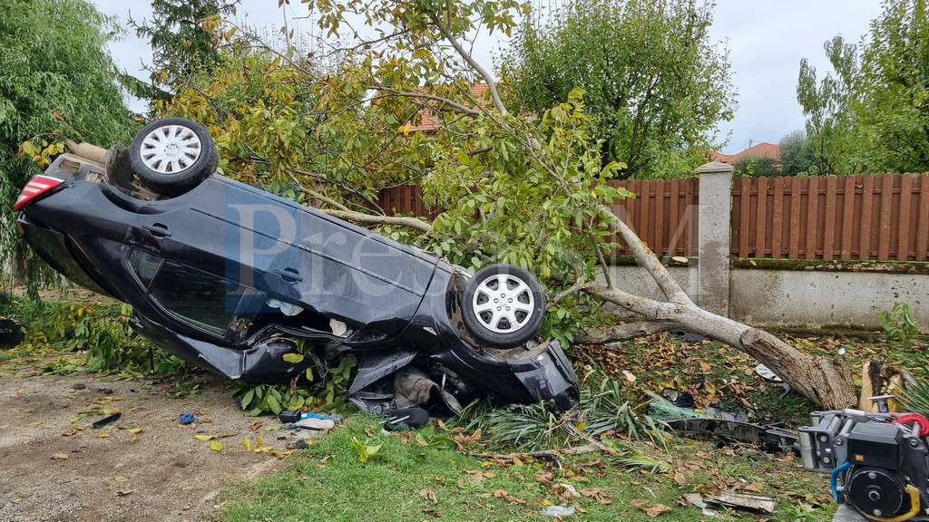 FOTO/VIDEO. Ce spun polițiștii despre accidentul grav din Vetiș. Doi tineri și fetița în vârstă de un anișor, la Urgențe