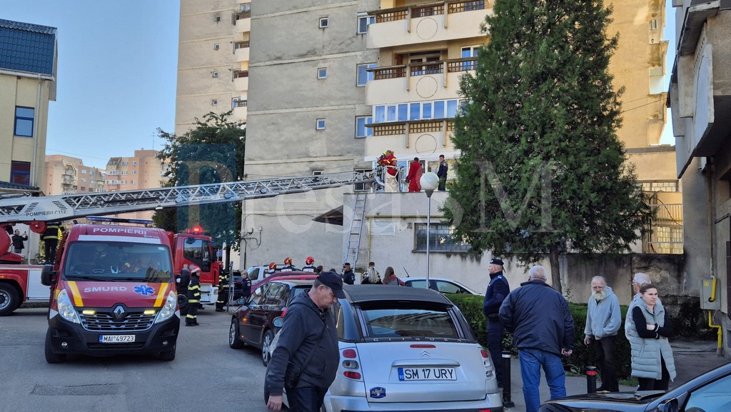 FOTO/VIDEO. Tragedie în centrul Sătmarului. Un bărbat s-a aruncat de la etajul șase al unui bloc