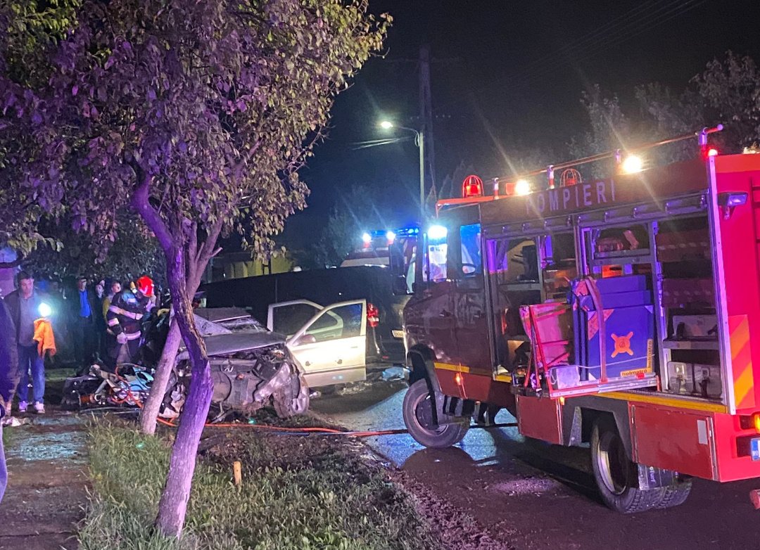 FOTO. Accident grav în județul vecin. 11 persoane implicate, trei încarcerate
