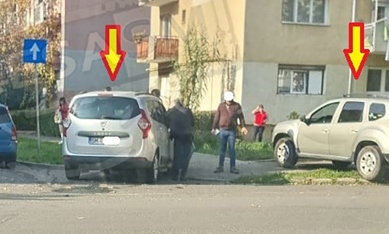 FOTO. Mașină a Primăriei Satu Mare implicată în accident. Două mașini proiectate pe trotuar