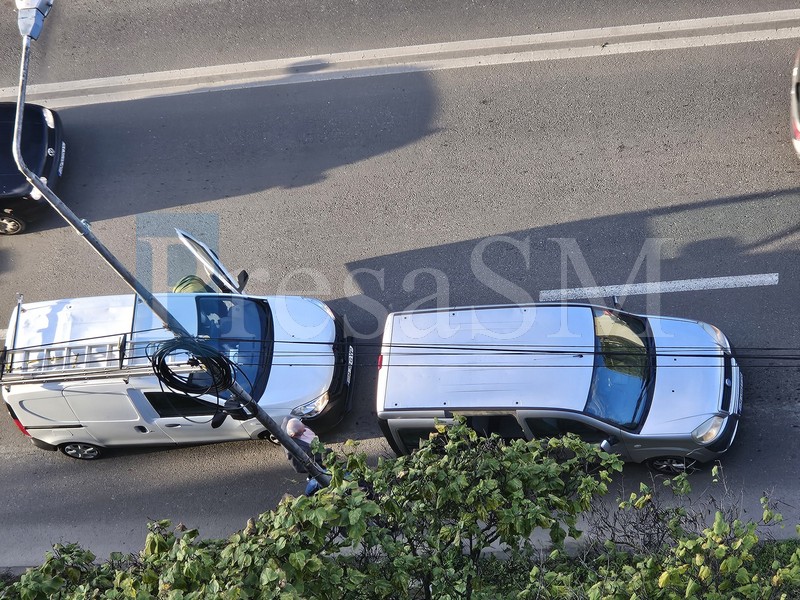 FOTO. Accident pe B-dul Octavian Goga. Eternele negocieri pe șosea, spre disperarea altor șoferi