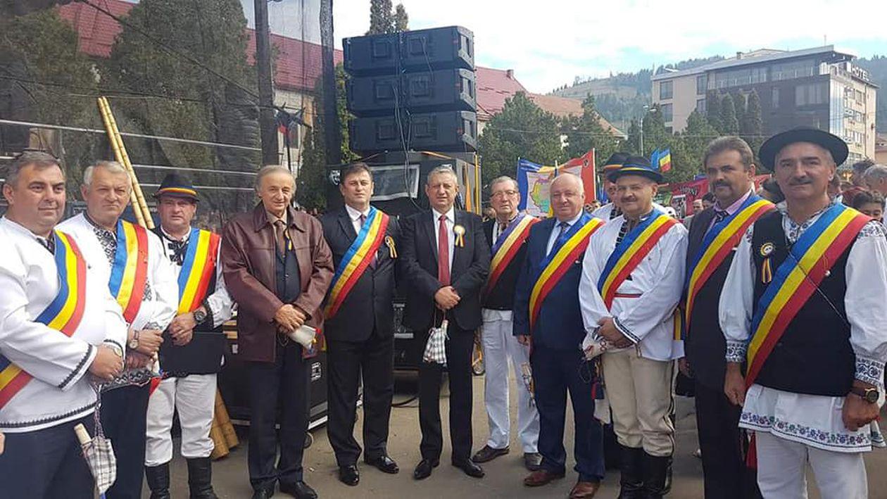 Se întâmplă în România. Un primar și-a dat singur titlul de cetățean de onoare, pe ultima sută de metri