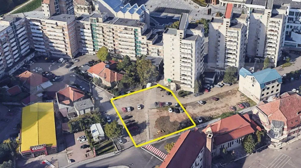 FOTO. Se vinde o mare parcare în plin centrul municipiului Satu Mare