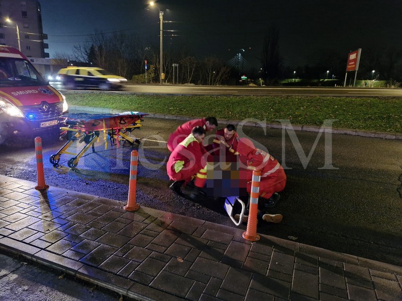 FOTO/VIDEO. Pieton lovit pe ”zebră”, în municipiul Satu Mare, în zona centrală