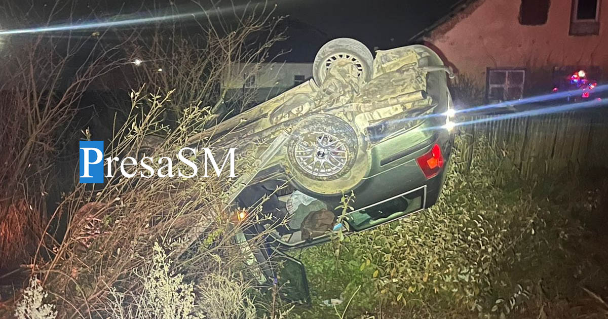 FOTO. Cum s-a produs accidentul de astăzi, din Satu Mare. Mașină în șanț, două tinere rănite
