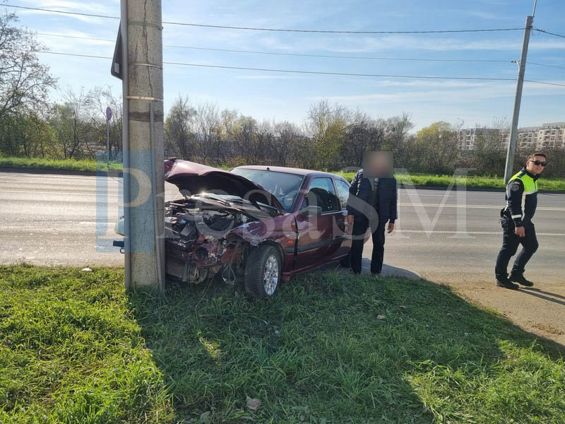 FOTO. Ce spun polițiștii sătmăreni, cum s-a petrecut accidentul de pe strada Odoreului. Șoferul (90 de ani) a încercat să schimbe direcția