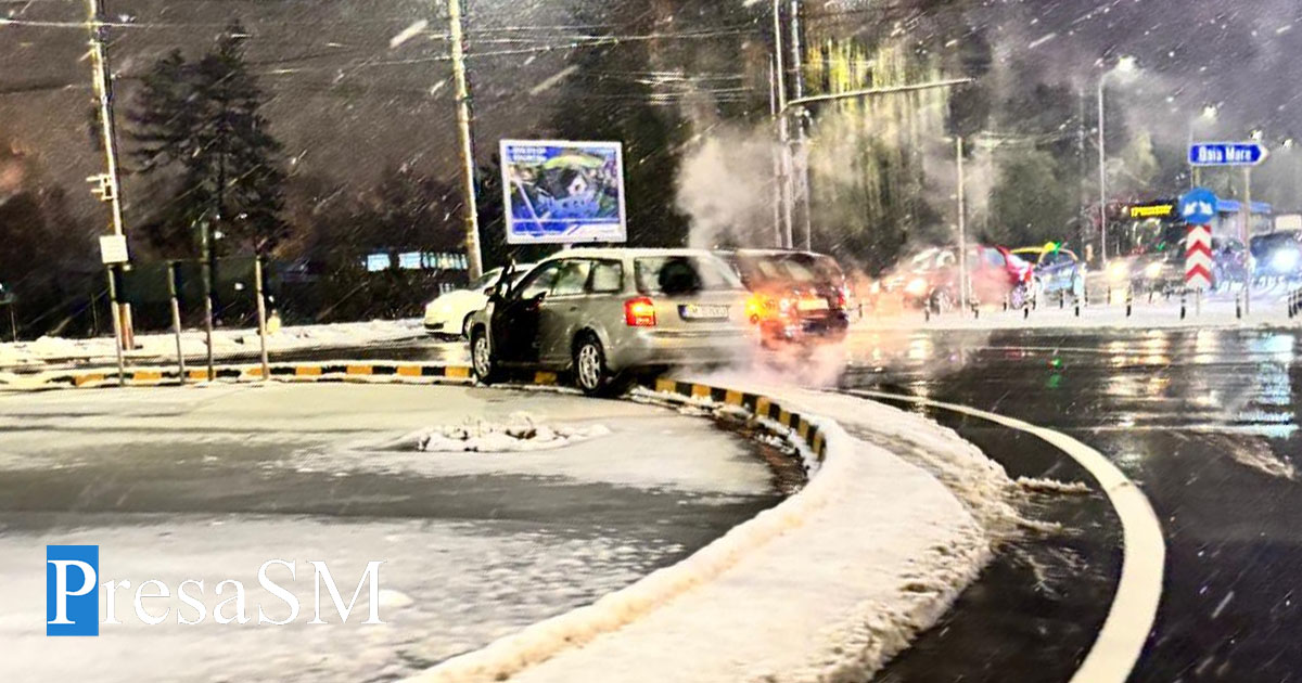 FOTO/VIDEO. Incident în sensul giratoriu de la Burdea. Un șofer a rămas blocat cu mașina