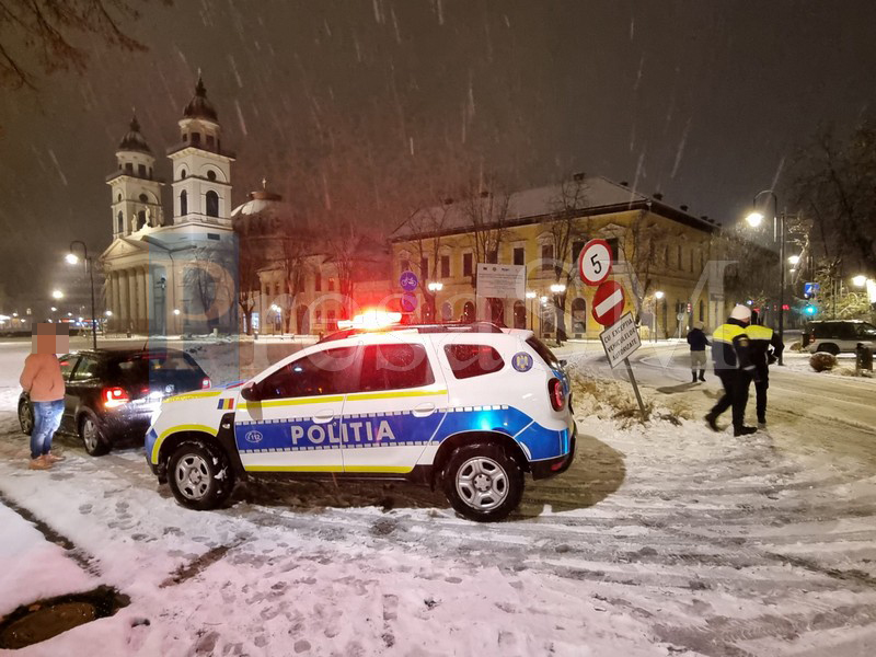 FOTO. Accident produs în centrul Sătmarului de un șofer simpatic. Sincer, a recunoscut tot