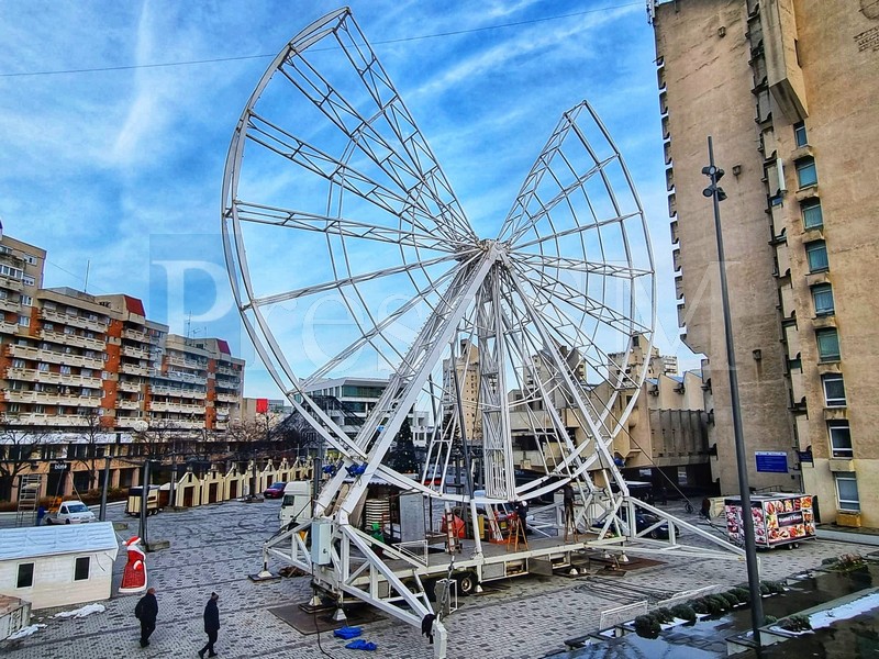 FOTO/VIDEO. Se lucrează de zor la montarea roții panoramice. Este aproape gata