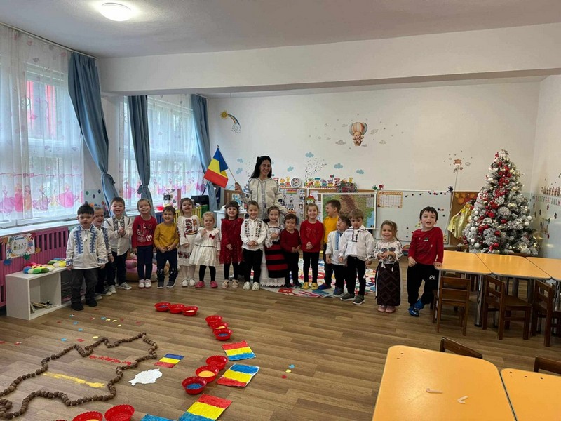 FOTO. Distracție de 1 Decembrie. Micuții de la Grădinița Mondiala au sărbătorit românește