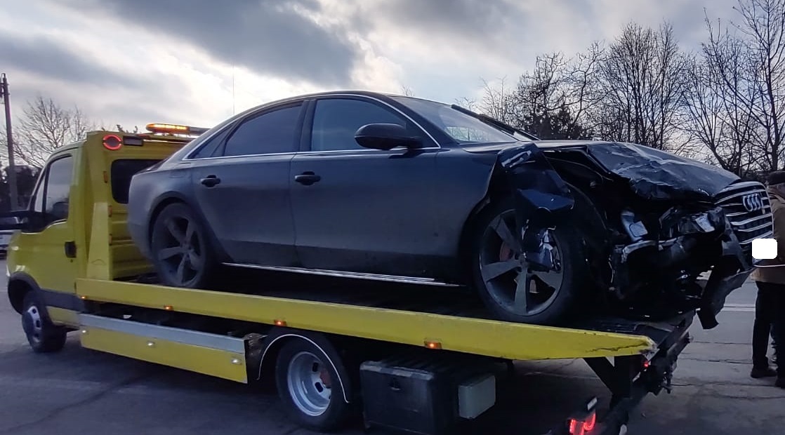 Romeo PENAL. Un sătmărean a distrus mașina actualului iubit al fostei prietene