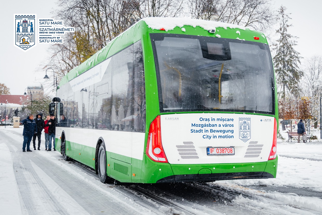 FOTO. Primele patru autobuze electrice au ieșit astăzi pe străzile Sătmarului