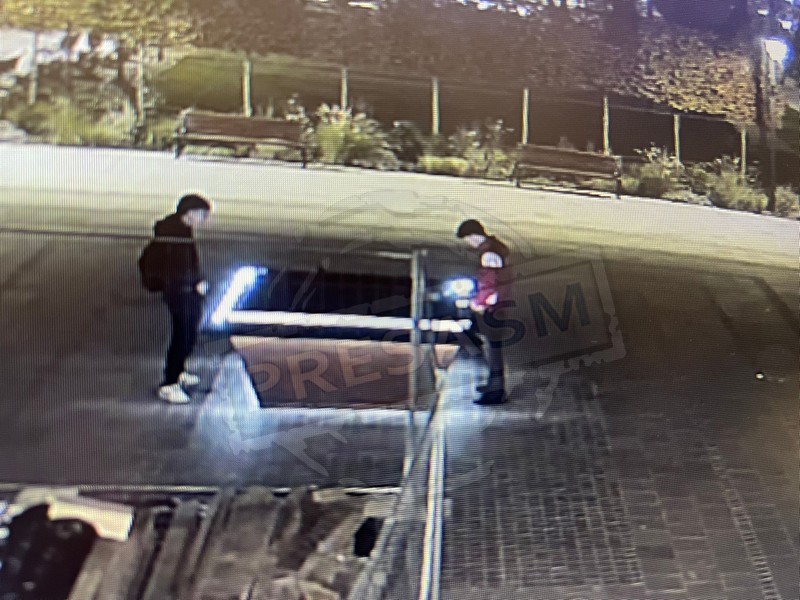 FOTO. Incident șocant în centrul istoric: doi tineri și-au făcut nevoile pe macheta orașului