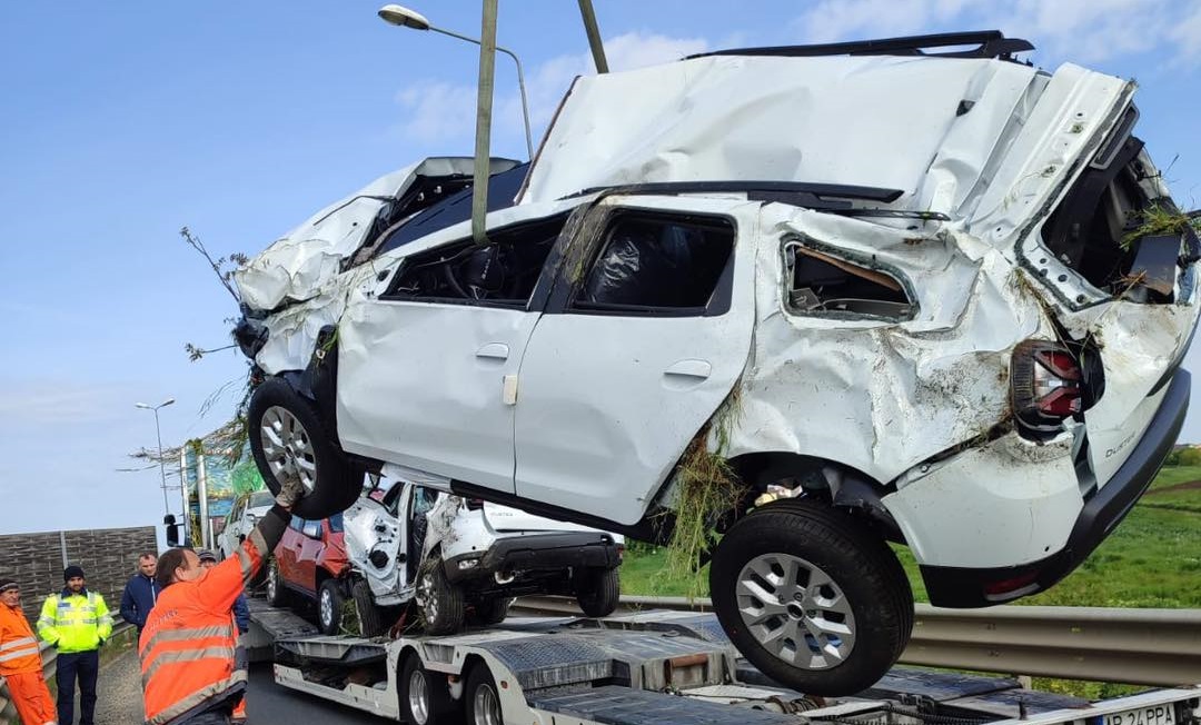 Un șofer (22 ani) drogat s-a rostogolit cu mașina, în județul Satu Mare. Iubita lui a fost rănită