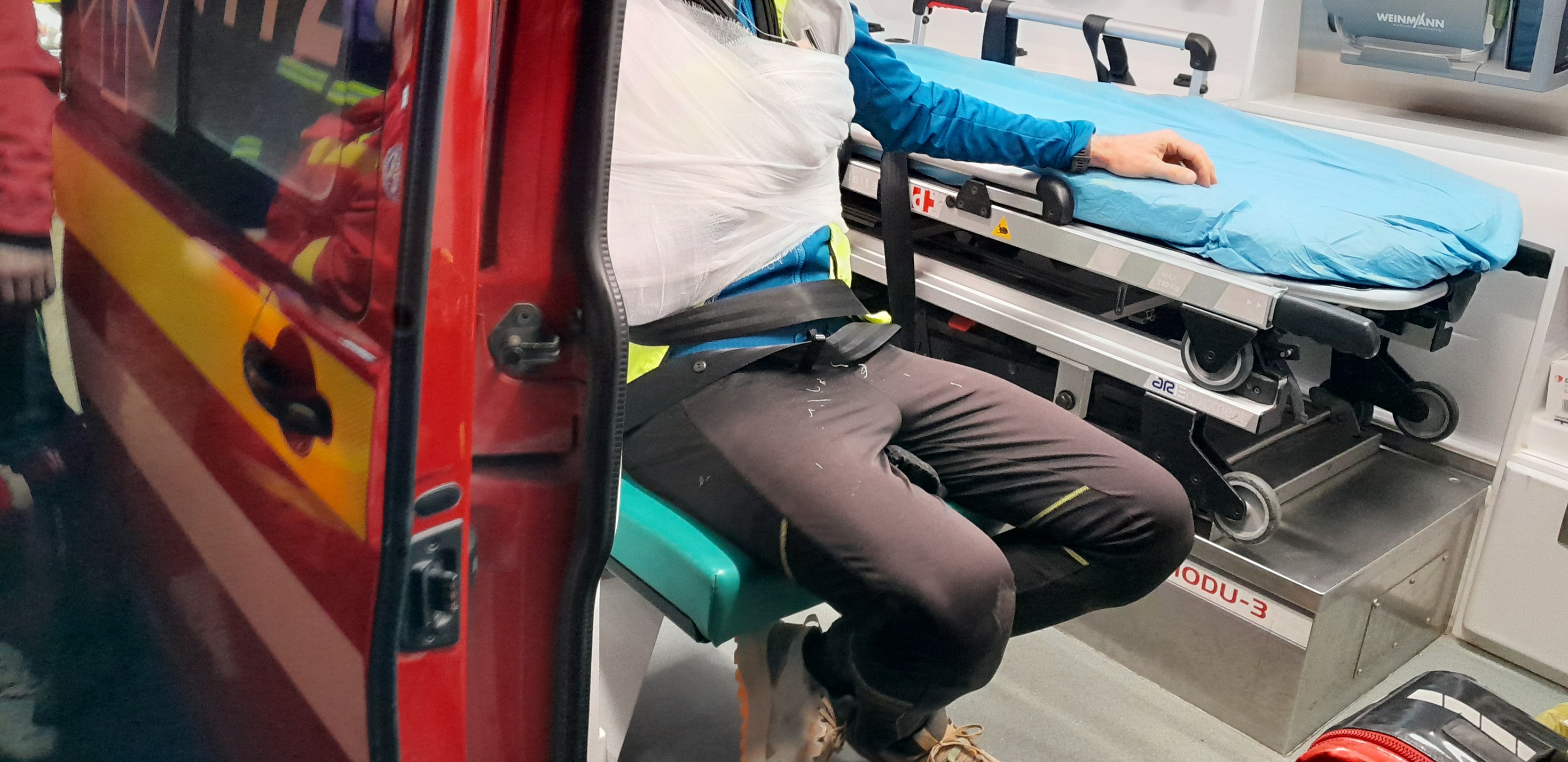 FOTO. Salvamontiștii sătmăreni au salvat două persoane, una pierdută în munții Oașului, alta rănită în Culmea Codrului