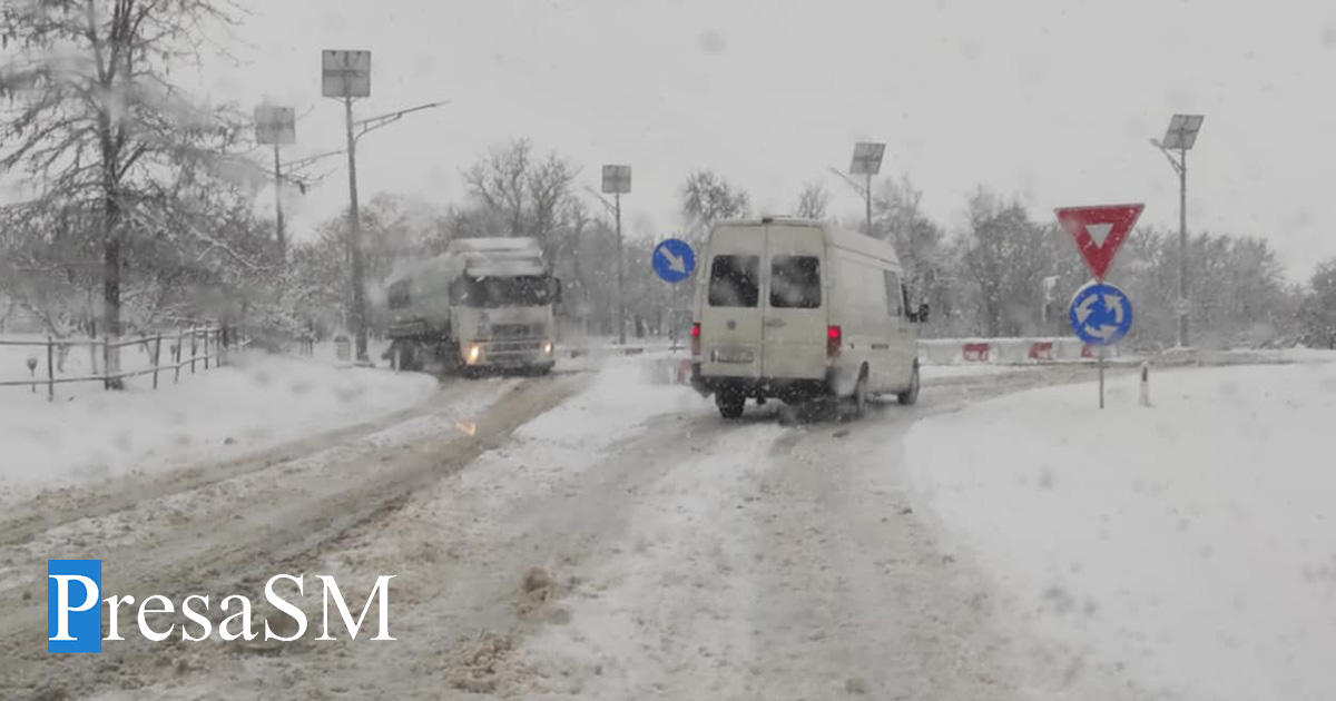 Consiliul Județean, despre zăpada de pe drumuri: Se intervine de azi-dimineață de la ora 05.30. Șoferii, rugați să adapteze viteza