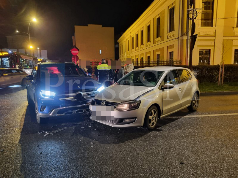 FOTO. Accident rutier în centrul municipiului Satu Mare. Șoferii nu se înțeleg, Poliția la fața locului